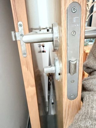 2 Puertas madera monobloc. (100 euros cada una)