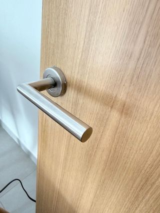 2 Puertas madera monobloc. (100 euros cada una)