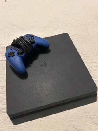 PS4 Slim Negra + Mando Azul