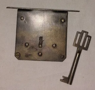 Antigua cerradura para muebles