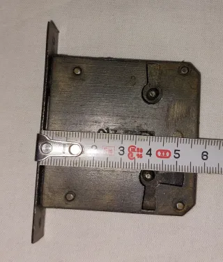 Antigua cerradura para muebles