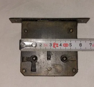 Antigua cerradura para muebles