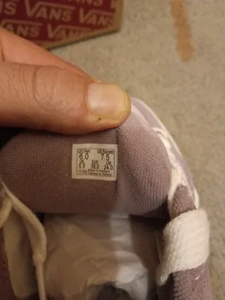 Zapatillas Vans Moradas y Blancas