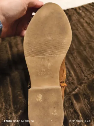 Botines marrones tachuelas hebillas T38