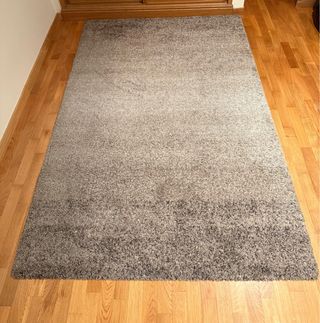Alfombra tonos grises