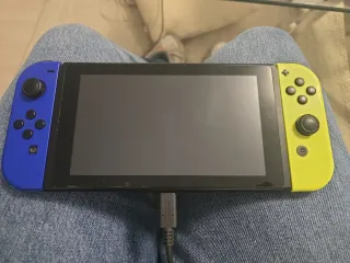 Nintendo Switch Azul y Amarillo