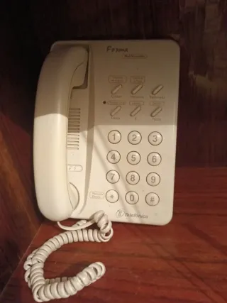 Teléfono Solac Master y teléfono telefónica forma