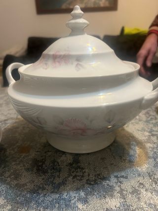 Vajilla de porcelana con flores