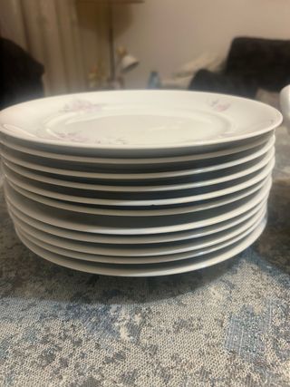 Vajilla de porcelana con flores