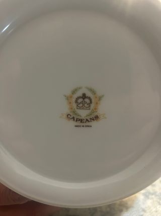 Vajilla de porcelana con flores