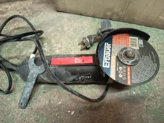 Herramientas de construcción varias.