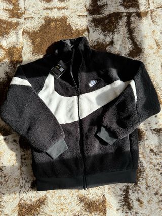 Nike Big Swoosh Boa Jacket Negro y Blanco