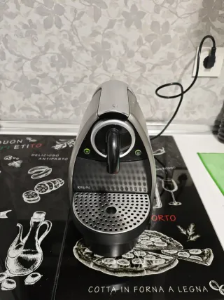 Cafetera Nespresso Krups . AVERIADA. Leer Descripc