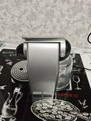 Cafetera Nespresso Krups . AVERIADA. Leer Descripc