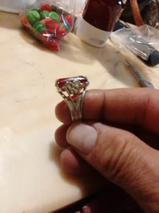Anillo Antiguo con Piedra Roja