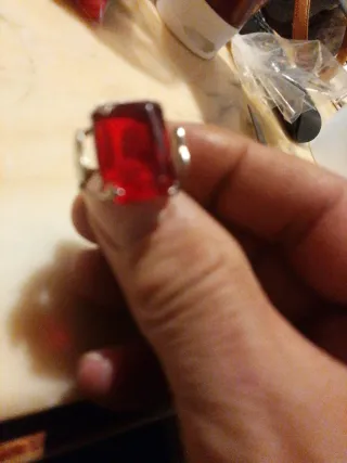 Anillo Antiguo con Piedra Roja