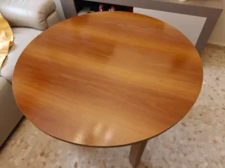 Mesa de comedor de madera aglomerada y cristal