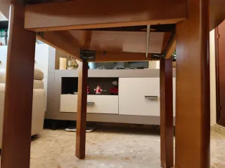 Mesa de comedor de madera aglomerada y cristal