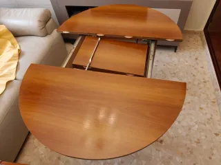 Mesa de comedor de madera aglomerada y cristal