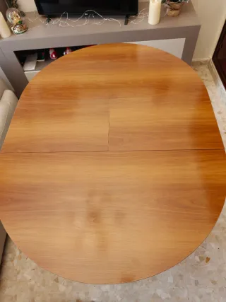 Mesa de comedor de madera aglomerada y cristal