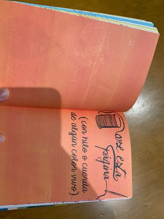 Destroza este diario. Ahora a todo color