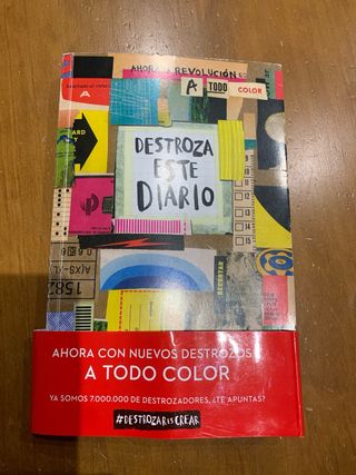 Destroza este diario. Ahora a todo color