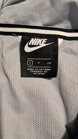 Chaqueta Cortavientos Nike Negra y Blanca