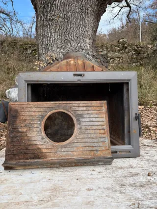 Caset de leña metálico