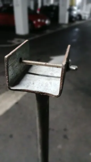 soporte altavoz antiguo