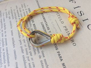 Pulsera de acero regulable amarilla