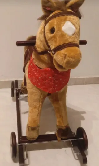 Caballo balancín con ruedas y sonido