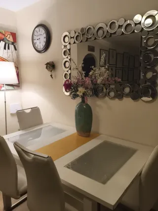 Mesa de comedor moderna