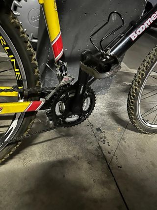 Bicicleta Boomerang Montaña Negra y Amarilla