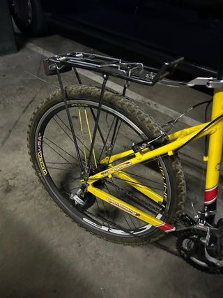 Bicicleta Boomerang Montaña Negra y Amarilla