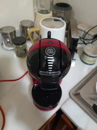 Cafetera Nescafé Dolce Gusto Roja