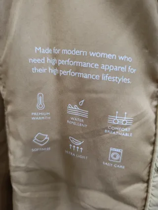 Cazadora acolchada beige ligera