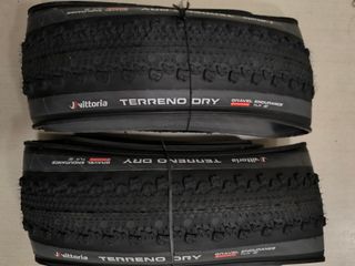 2 Pneus Vittoria Terreno Dry Tubeless