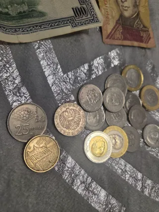 Billetes y monedas antiguas