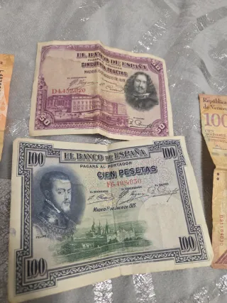 Billetes y monedas antiguas
