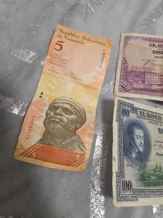 Billetes y monedas antiguas