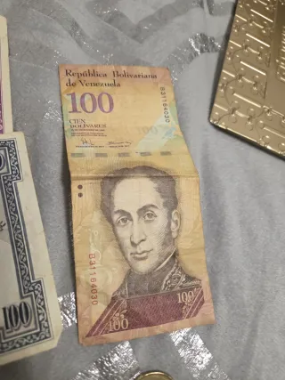 Billetes y monedas antiguas