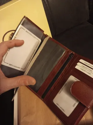 Cartera de piel artesanal