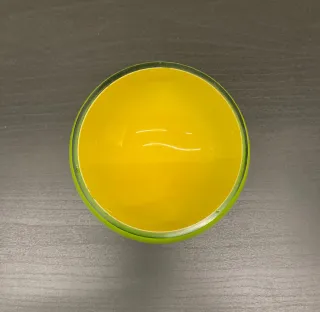 Coppia di ciotole in vetro blu, giallo e verde