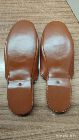 Zapatilla-pantofole in pelle per la casa
