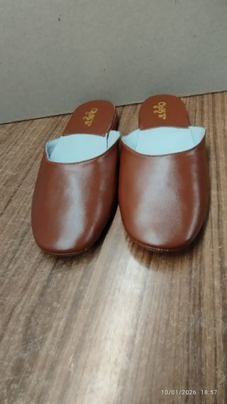 Zapatilla-pantofole in pelle per la casa