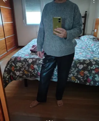 Pantalón polipiel negro