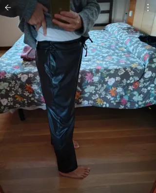 Pantalón polipiel negro