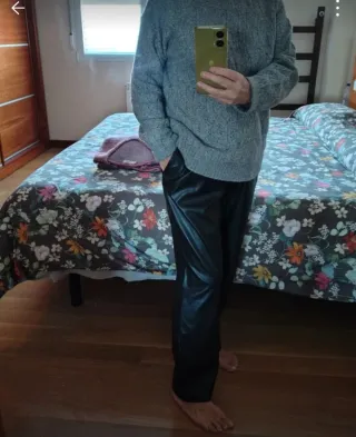 Pantalón polipiel negro