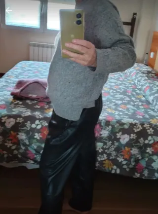 Pantalón polipiel negro