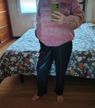 Pantalón polipiel negro